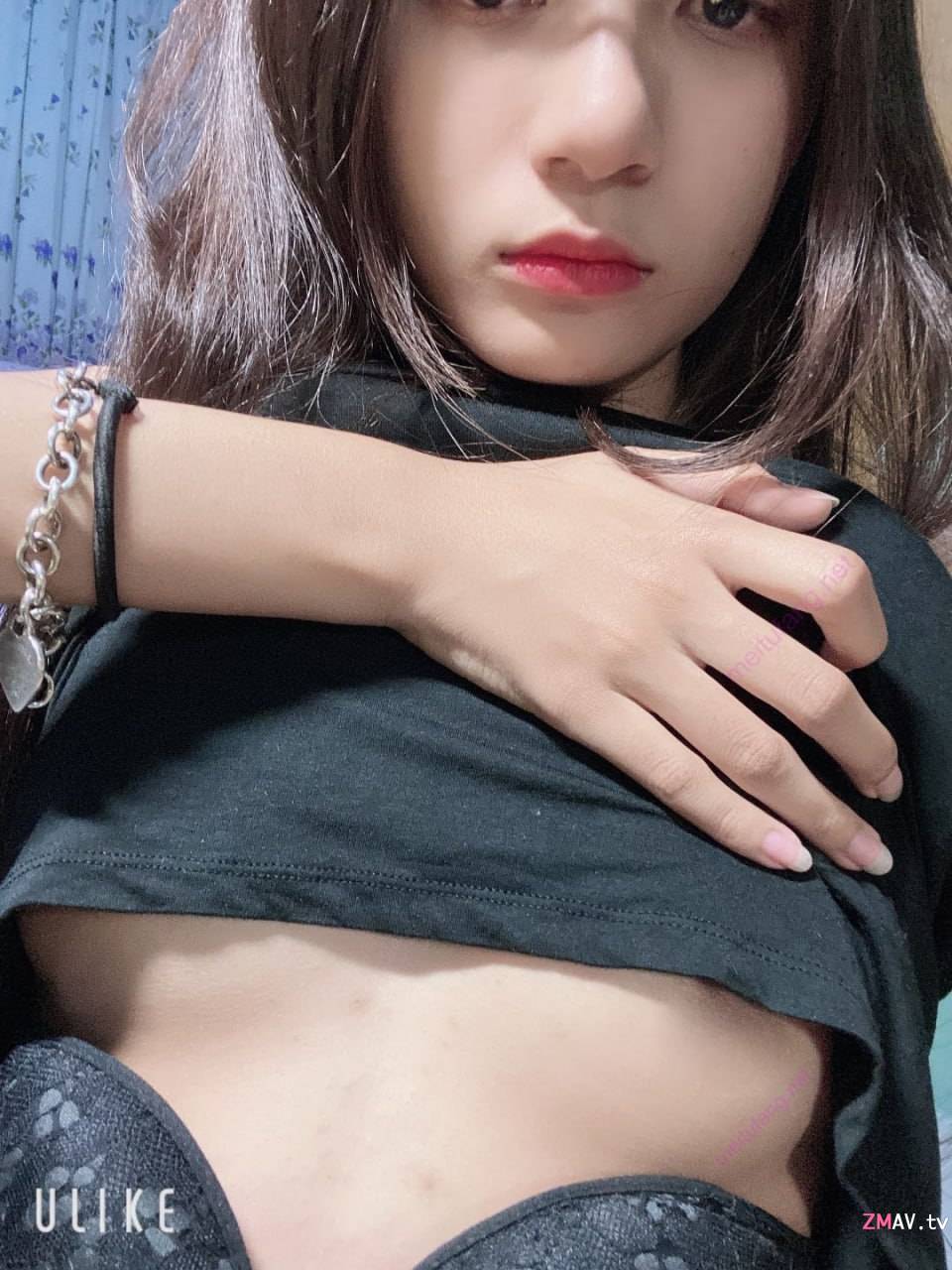 Cold beauty selfie leaked