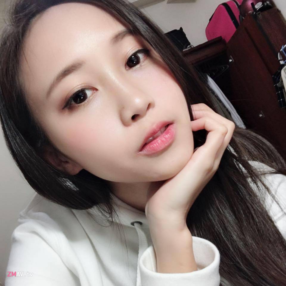 Couple betrayed by scumbag after breaking up with selfies Couple betrayed by scumbag after breaking up with selfies