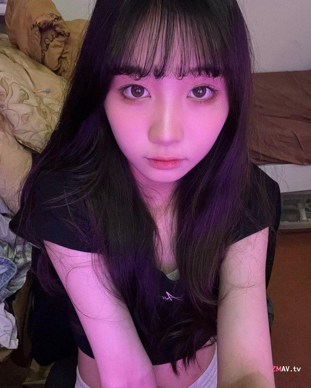 Couple leaked girl use hand to cover her face