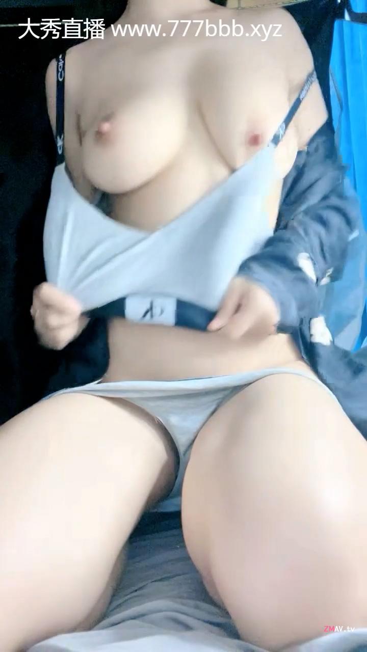 sweet and big boobs live streamer