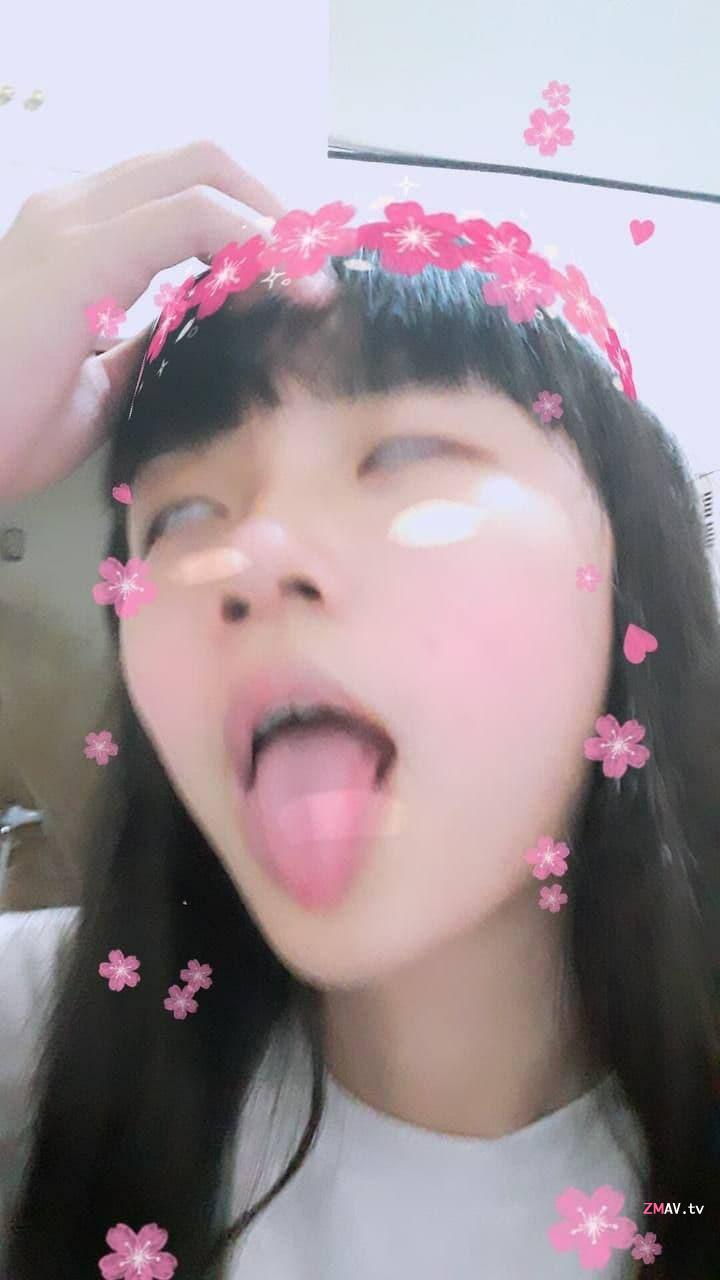 College girl selfie tits rubbing