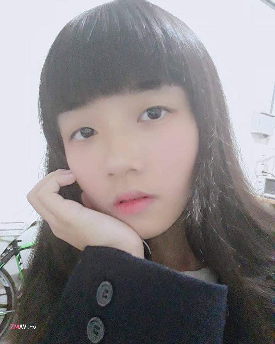 College girl selfie tits rubbing College girl selfie tits rubbing