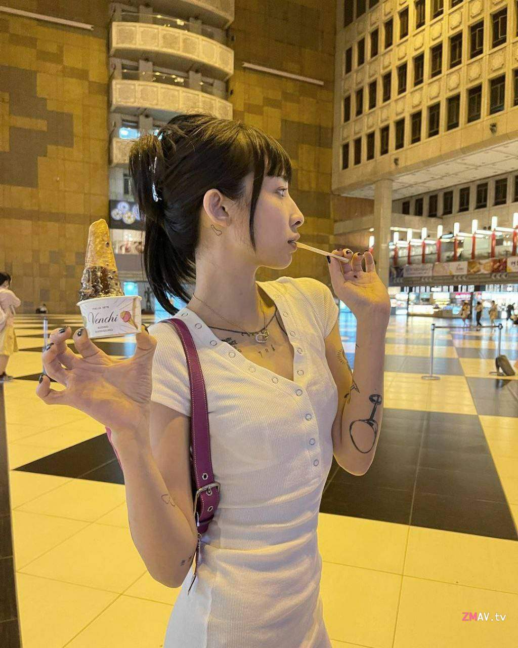 ig 10k follower tattoos girl selffie leaked