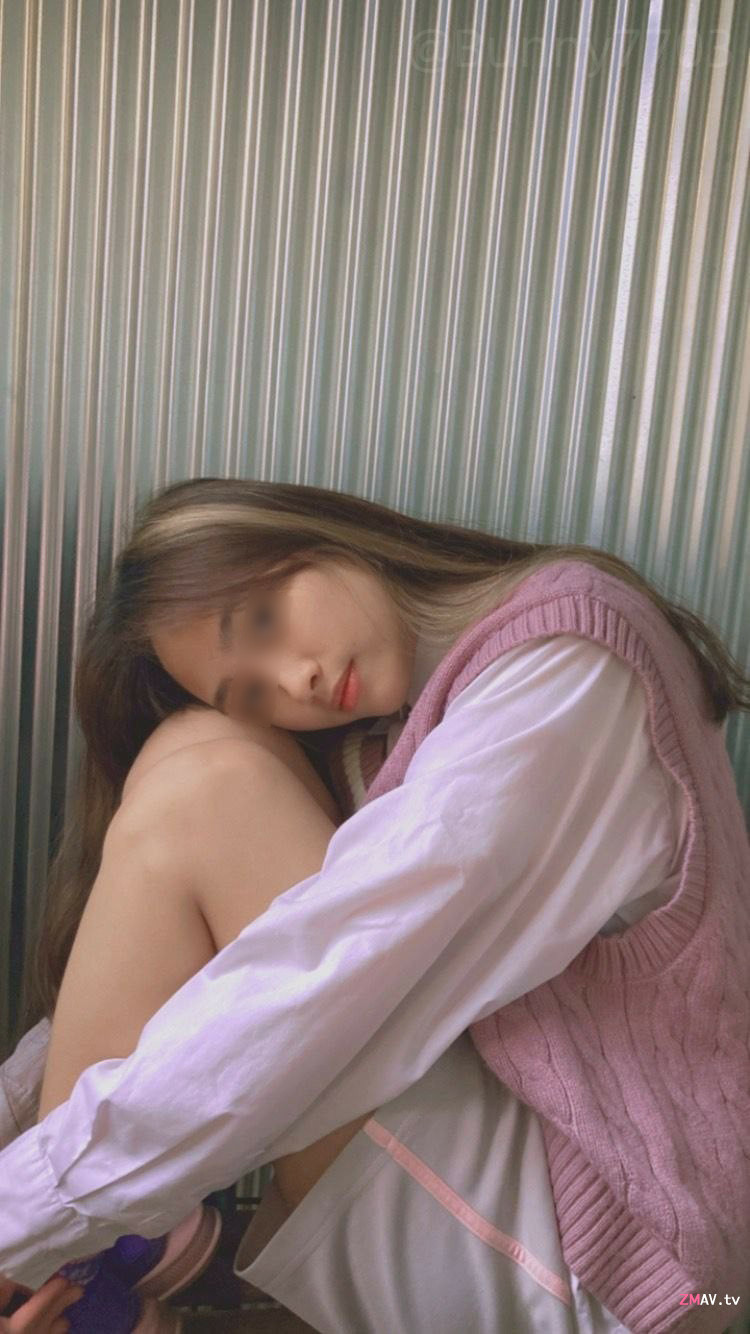 Long-haired sweet girl's selfie leaked Long-haired sweet girl's selfie leaked