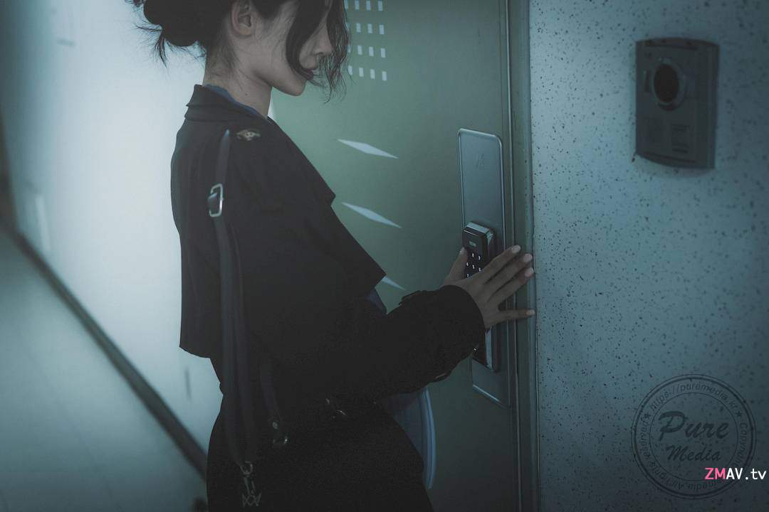 女模YeHa 예하下班后被跟踪,闯入家里扒光衣服捆绑「鲍鱼」 女模YeHa 예하下班后被跟踪,闯入家里扒光衣服捆绑「鲍鱼」