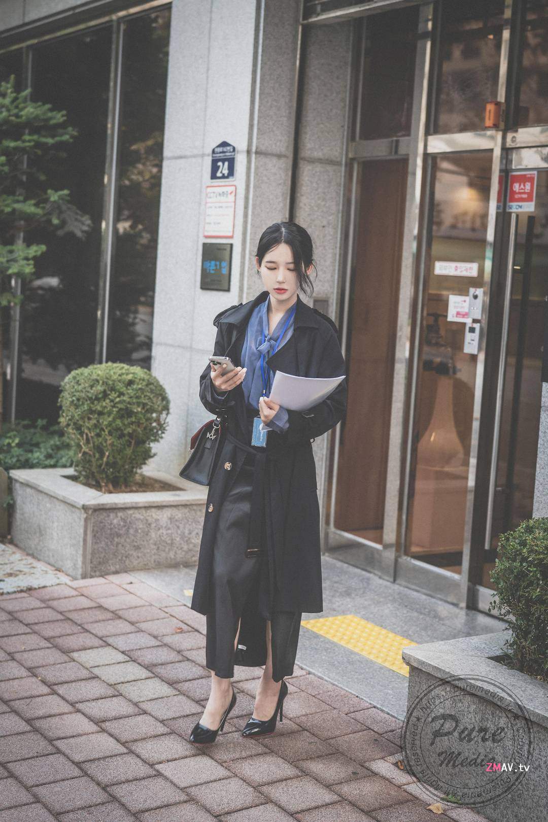 女模YeHa 예하下班后被跟踪,闯入家里扒光衣服捆绑「鲍鱼」 女模YeHa 예하下班后被跟踪,闯入家里扒光衣服捆绑「鲍鱼」