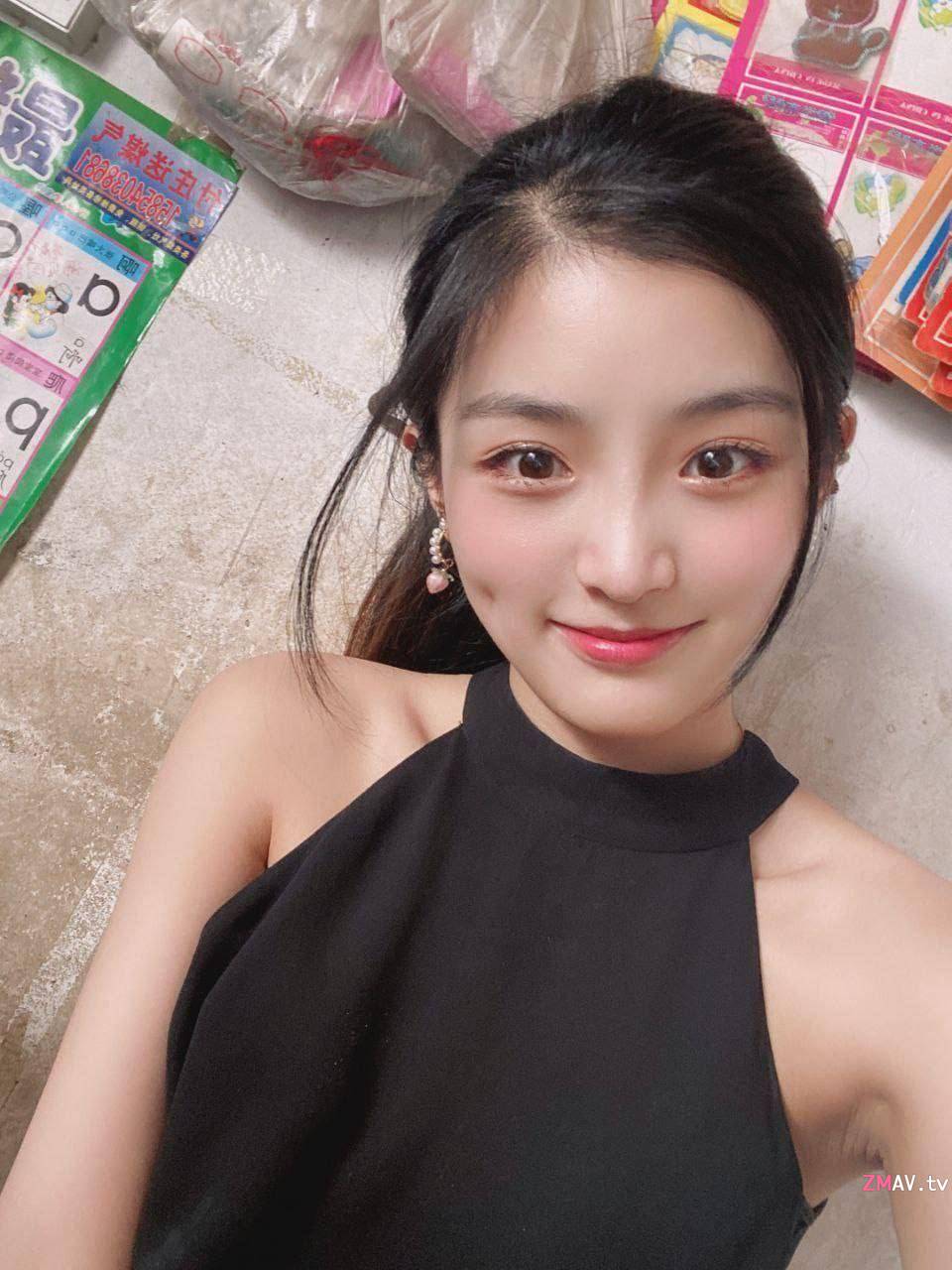 Super hot, sweet and contrasting bitch, she plugs her fist in and the whole internet is looking for her original full version