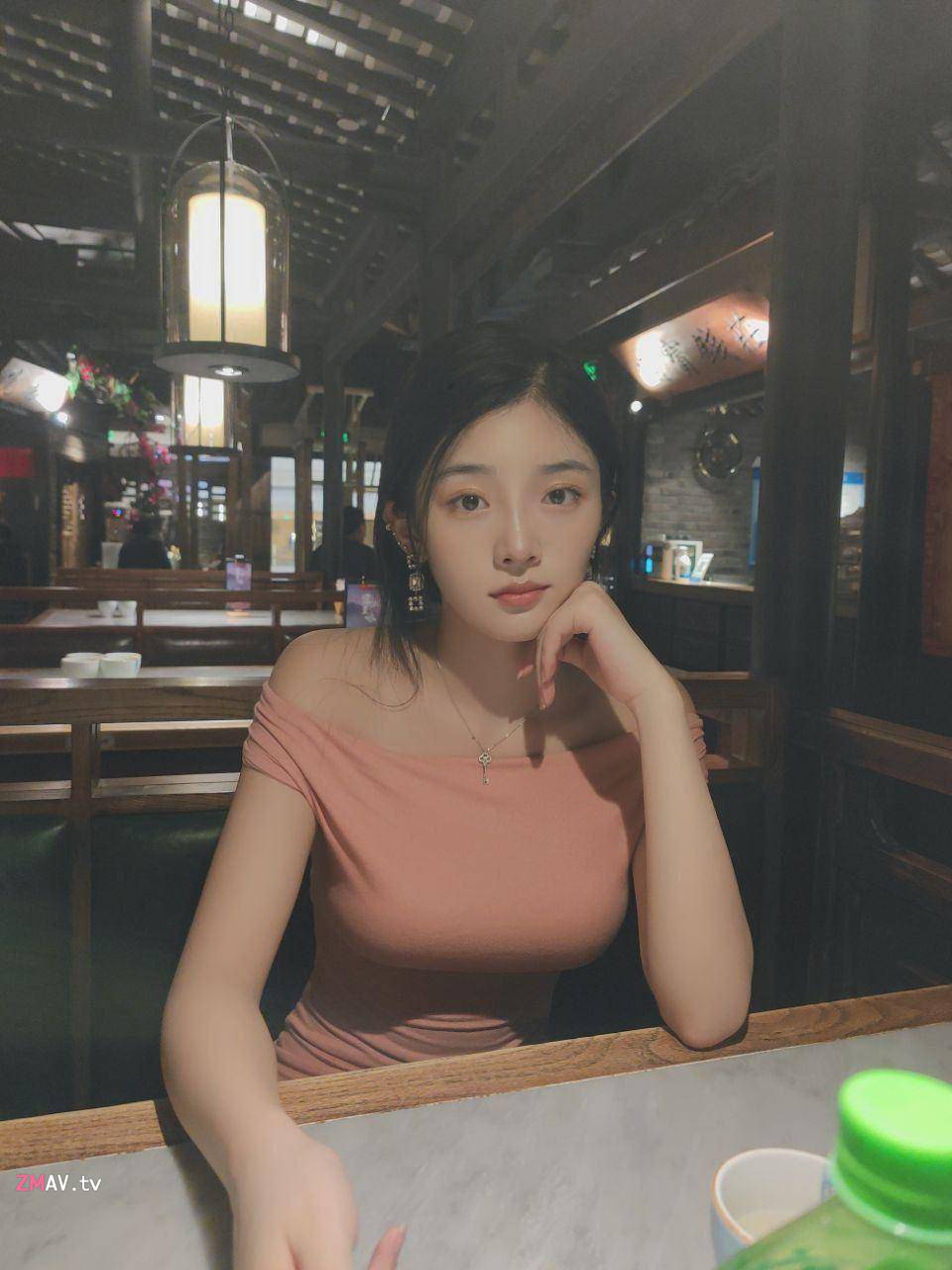 Super hot, sweet and contrasting bitch, she plugs her fist in and the whole internet is looking for her original full version