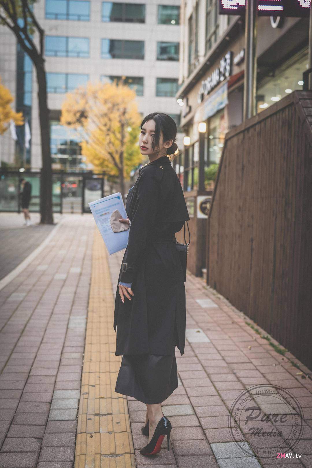 女模YeHa 예하下班后被跟踪,闯入家里扒光衣服捆绑「鲍鱼」 女模YeHa 예하下班后被跟踪,闯入家里扒光衣服捆绑「鲍鱼」