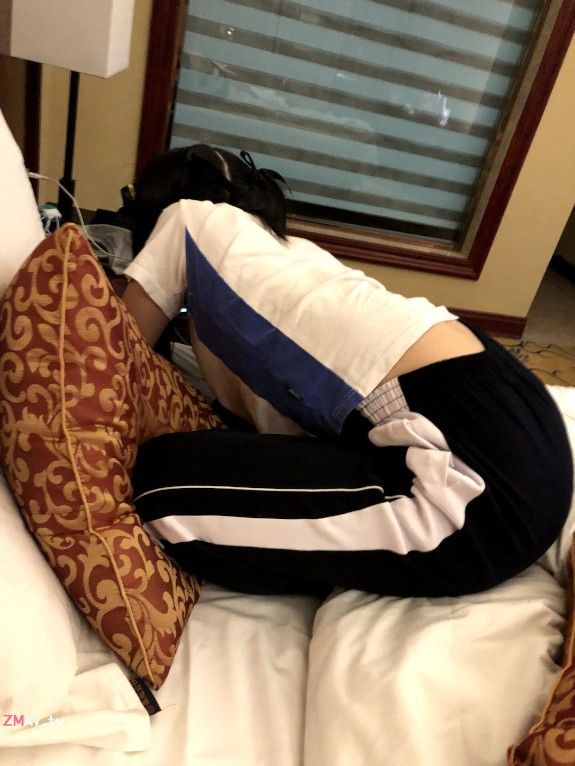 河南实验高中学眼镜学妹萝莉性爱私拍外流