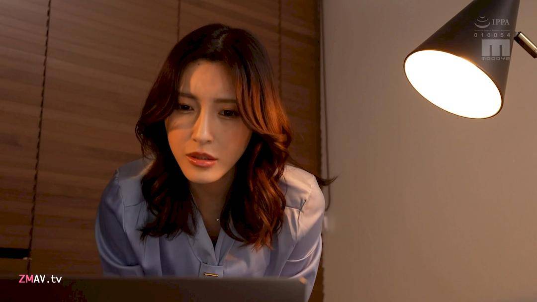 MIAA-995 A married woman office worker (me) who was cuckolded by her old boss's licking and tongue kissing training...Kana Morisawa