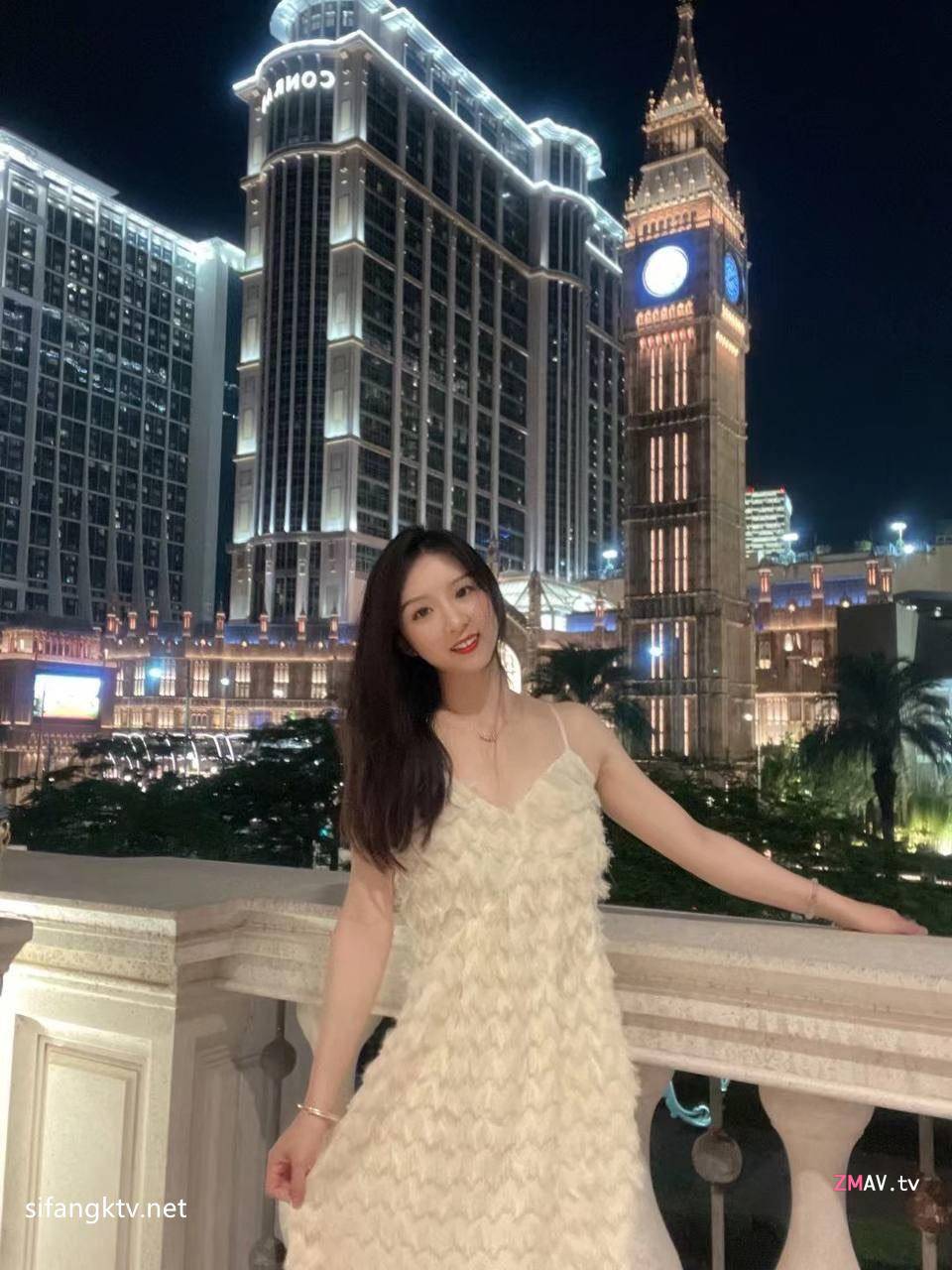 Beauty Liu Tong has a one-night stand with her rich second-gen boyfriend in a Macau hotel