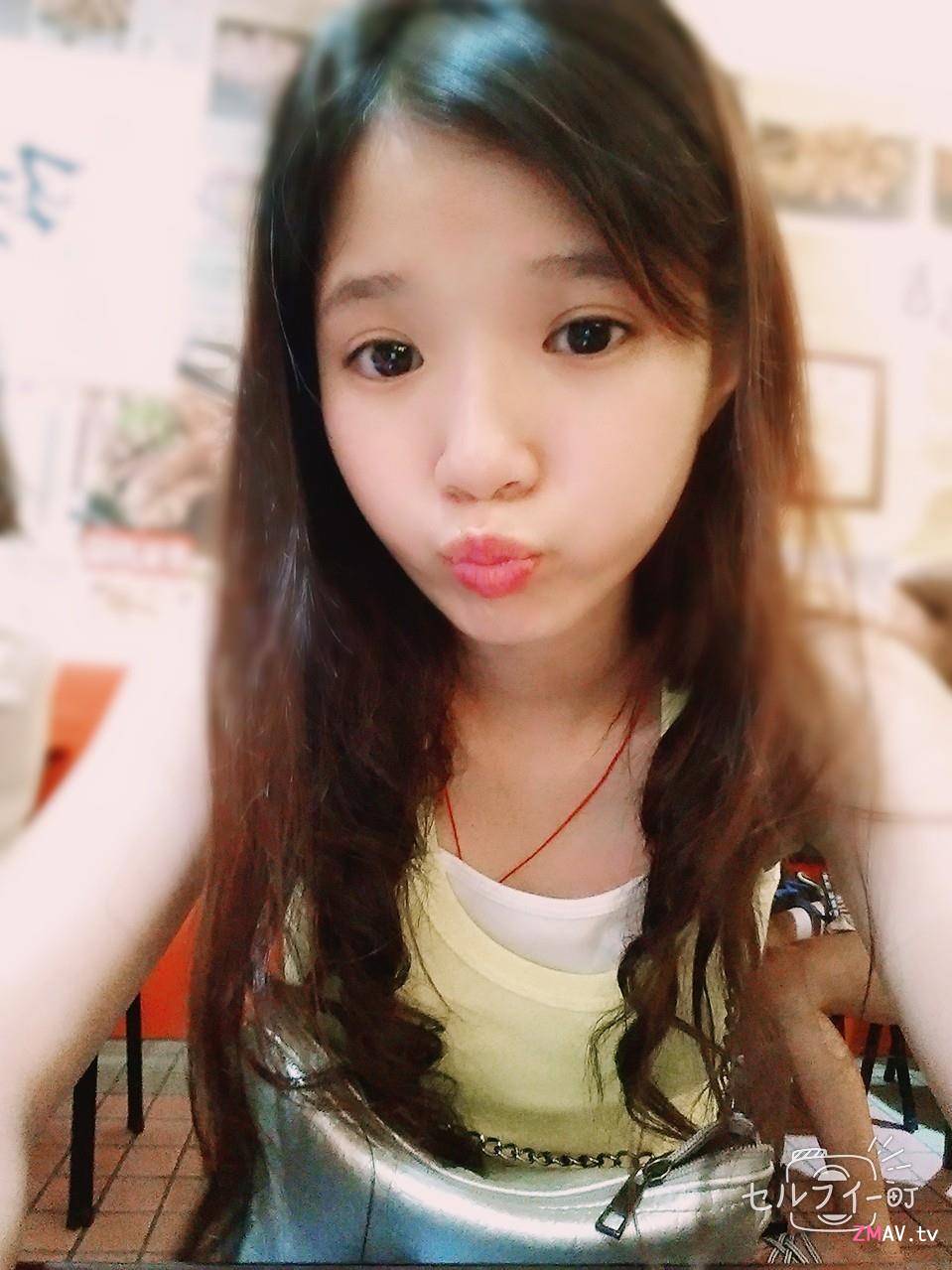 Boyfriend licks and sucks beautiful girlfriend’s pussy