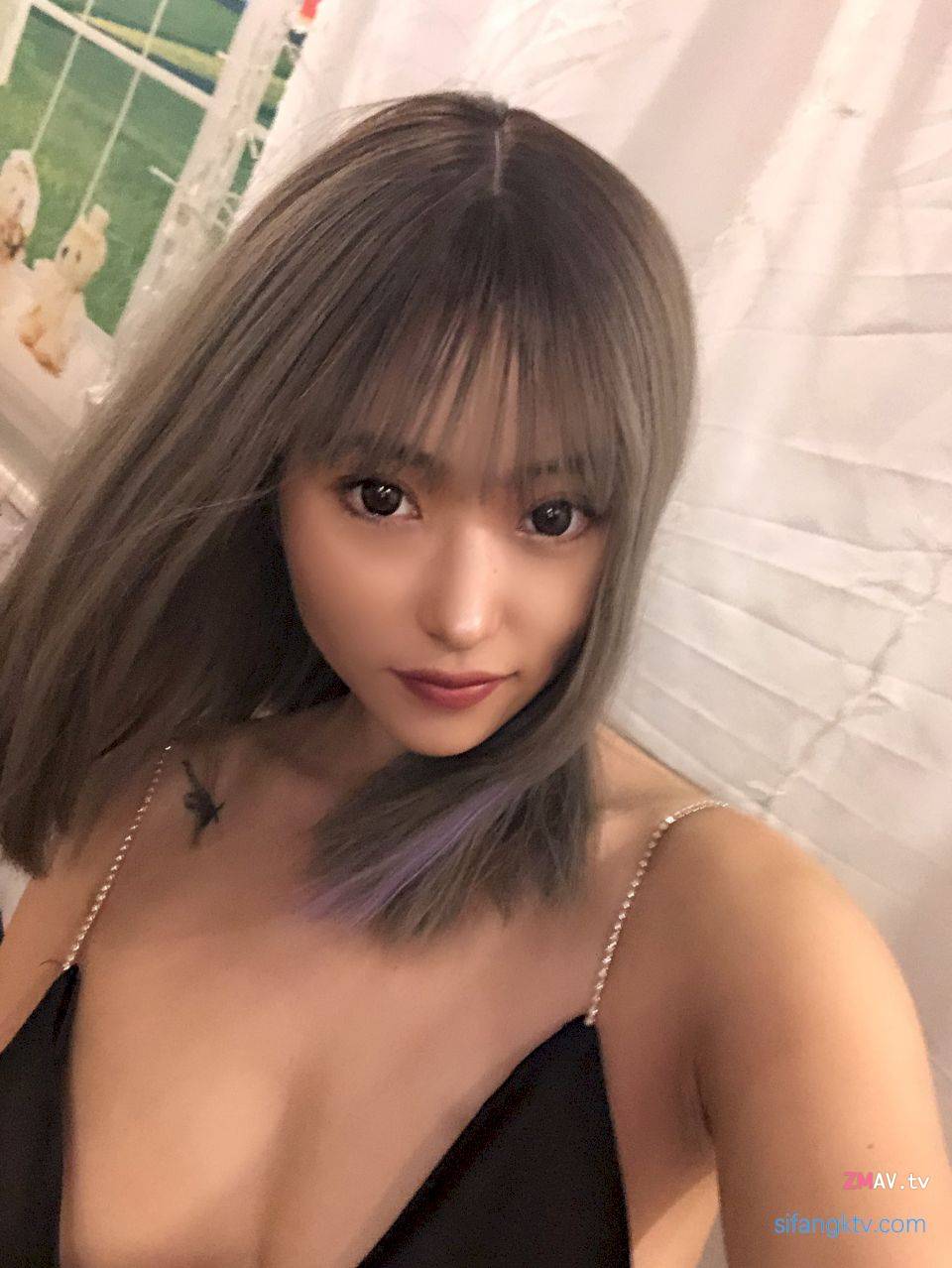 Popular Twitter celebrity VAVA199808, pretty and wild, rubs her boobs in public Popular Twitter celebrity VAVA199808, pretty and wild, rubs her boobs in public