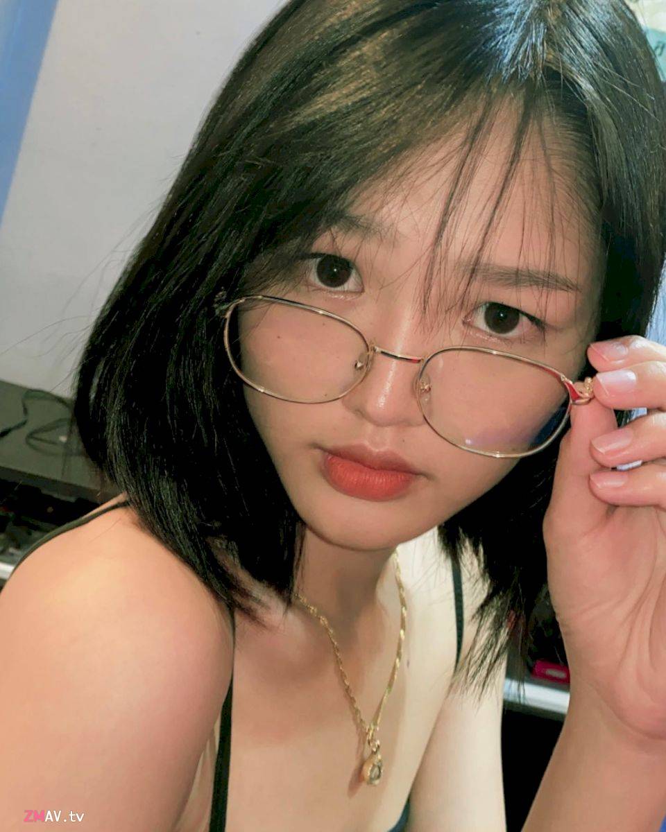 Twitter 320k followers Thai short-haired sweetheart Mueyli Onlyfans leaked