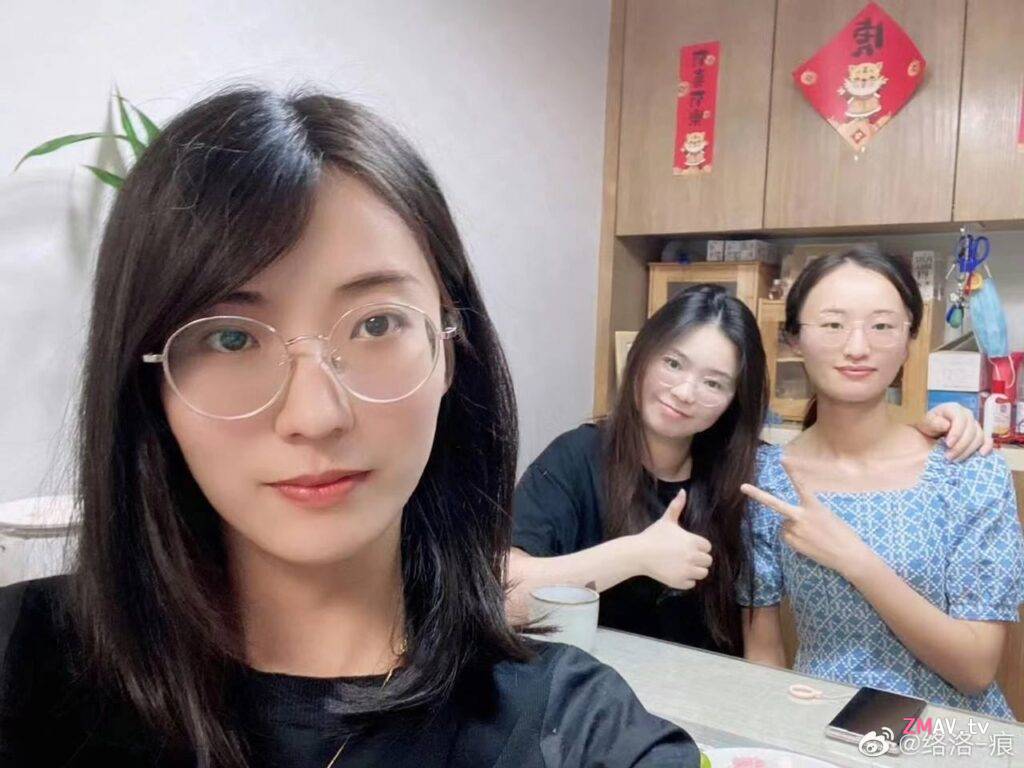 Love affair between married female chemistry teacher and 16-y-o male student. 96 pages of erotic wechat records were exposed. exclusive complete collection Love affair between married female chemistry teacher and 16-y-o male student. 96 pages of erotic wechat records were exposed. exclusive complete collection