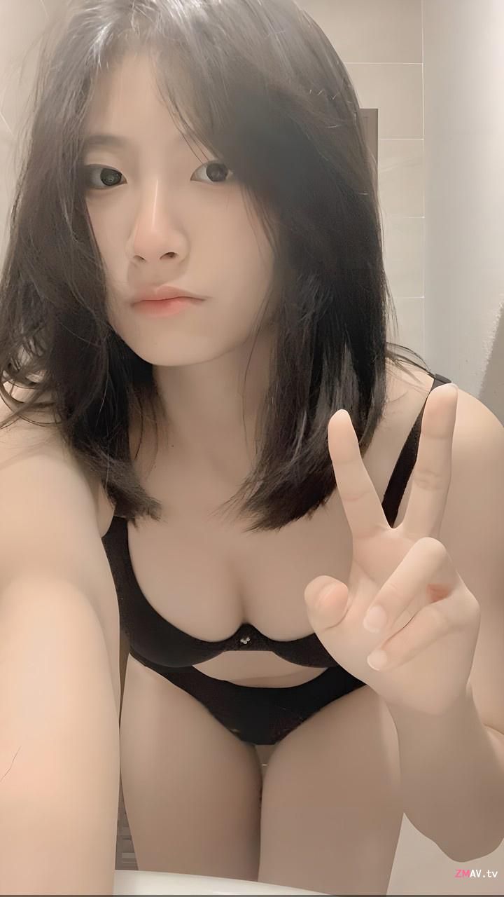 Pretty girl takes a naked selfie Pretty girl takes a naked selfie