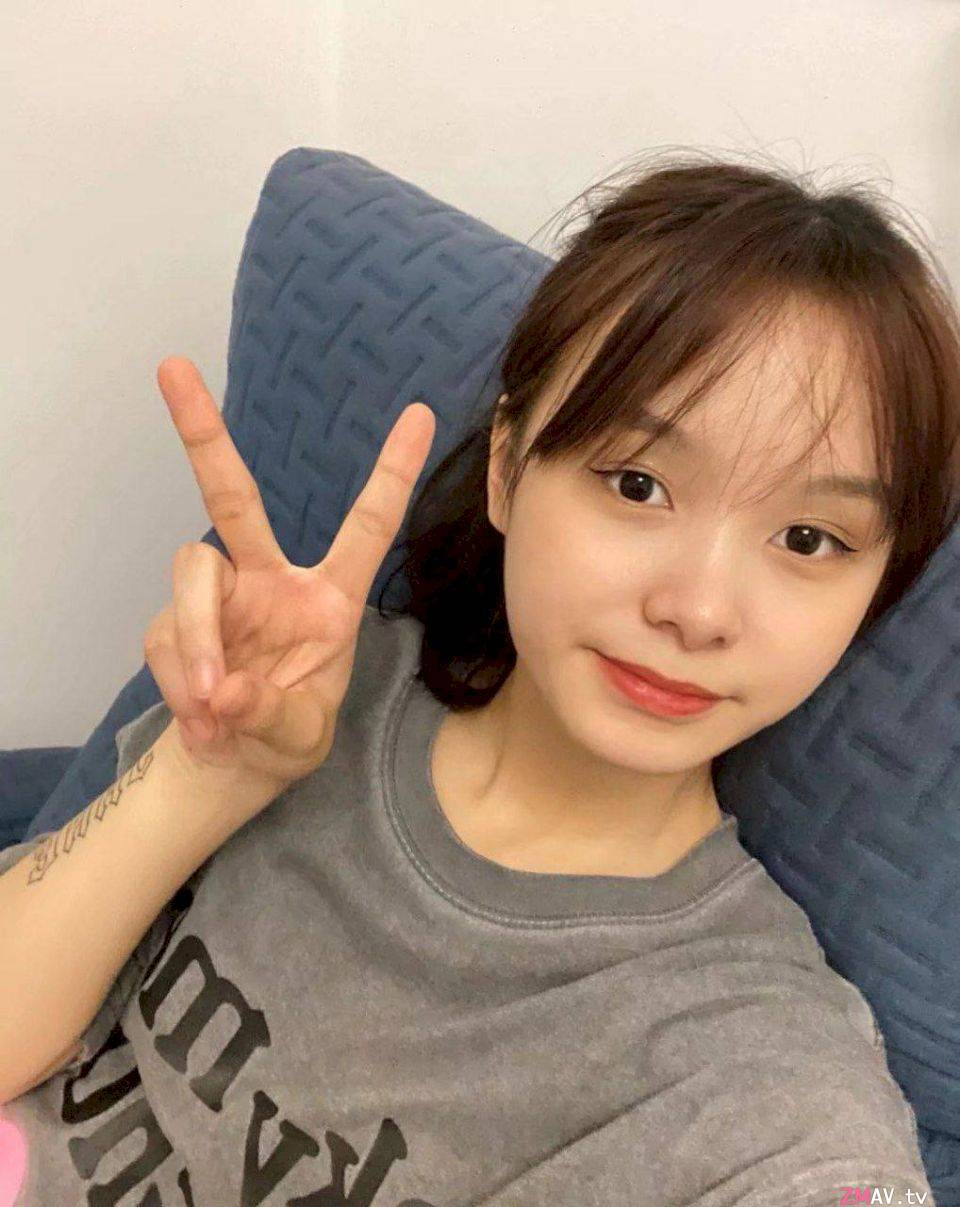 Selfie of sweet campus girl leaked Selfie of sweet campus girl leaked