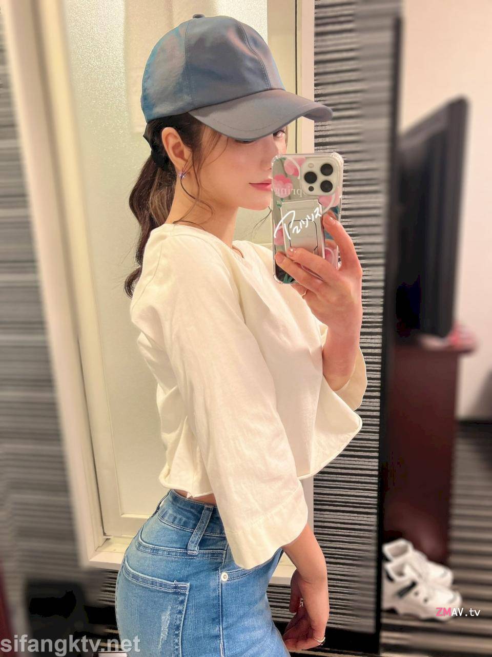 Big and long Squirting！Japanese Twitter girl RirisuAmano