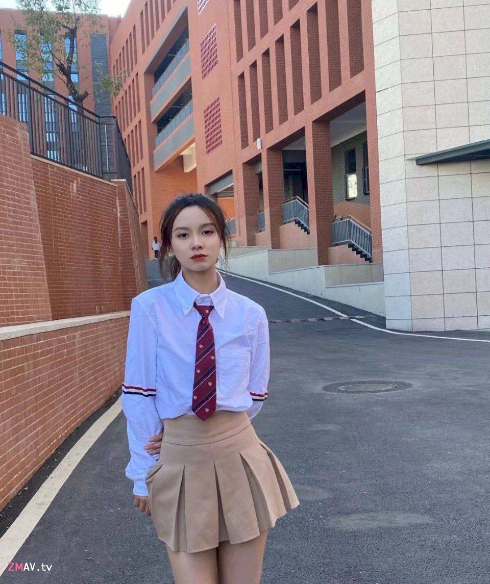 Selfie of sweet campus girl leaked