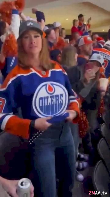 Hockey fan flashed boobs at NHL game went viral, adult site offer 100K deal [ uncensored + better quality + slow motion ]