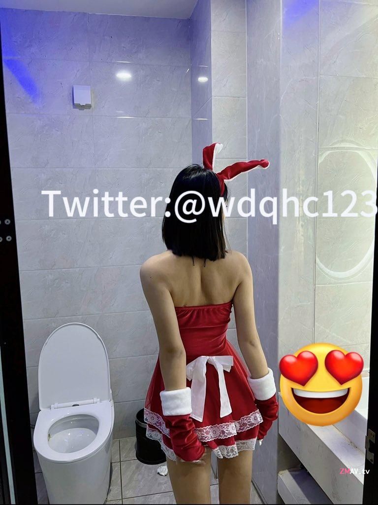 Twitter 500K followers wdqhc123 hookup master [My gun is so long], hugging and sex in the air