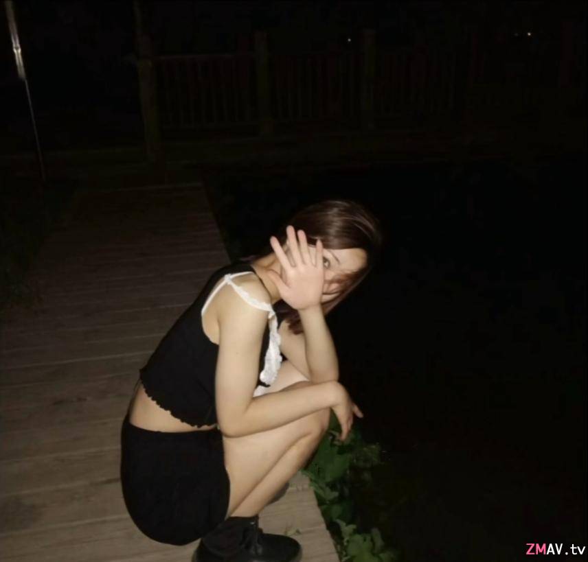 Short-haired girl and fat boyfriend , bf ​​licked his gf and made her crazy [ lower down vol before playing ]