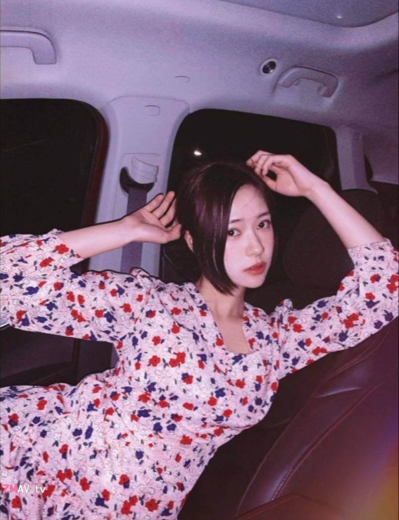 Short-haired girl and fat boyfriend , bf ​​licked his gf and made her crazy [ lower down vol before playing ]