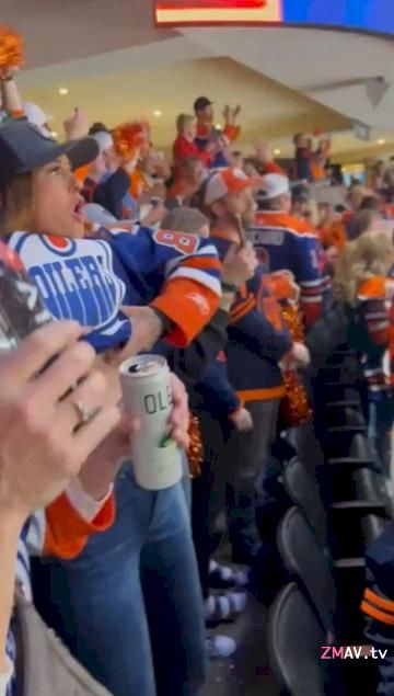 Hockey fan flashed boobs at NHL game went viral, adult site offer 100K deal [ uncensored + better quality + slow motion ]