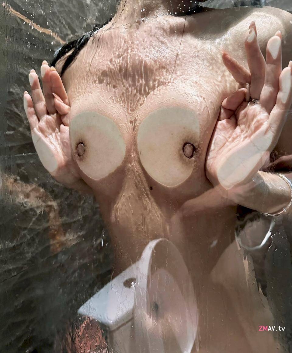 Twitter 500K followers wdqhc123 hookup master [My gun is so long], hugging and sex in the air