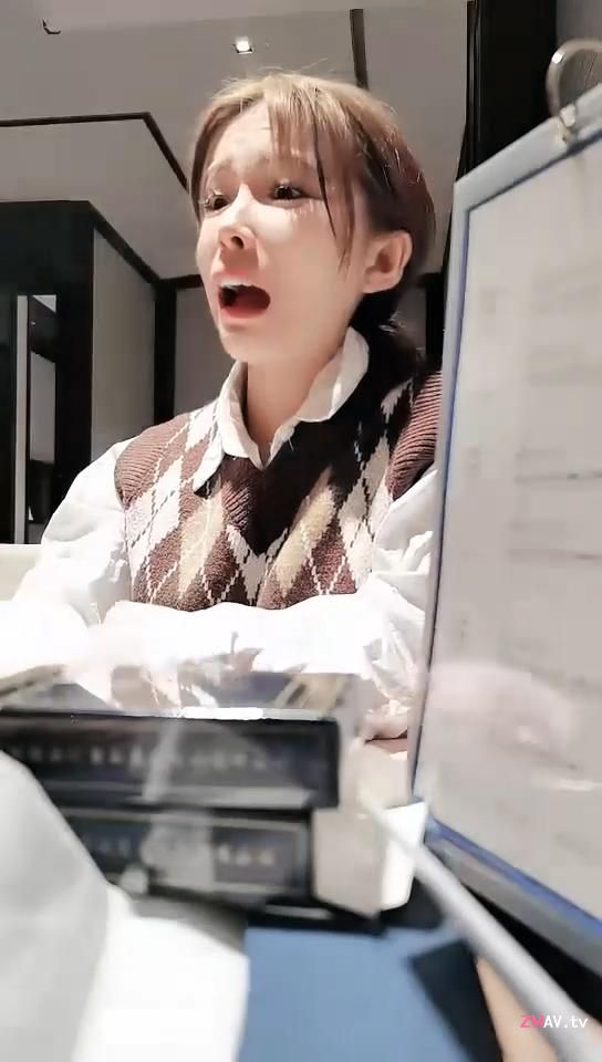 A rich guy takes 4 girls to a hot spring hotel and play the king of game. If you lose, you have to take off your clothes. A rich guy takes 4 girls to a hot spring hotel and play the king of game. If you lose, you have to take off your clothes.