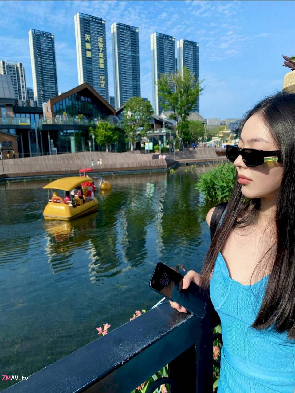 Photographer KINGMASTER and his pretty model, having sex on the slide at a busy park