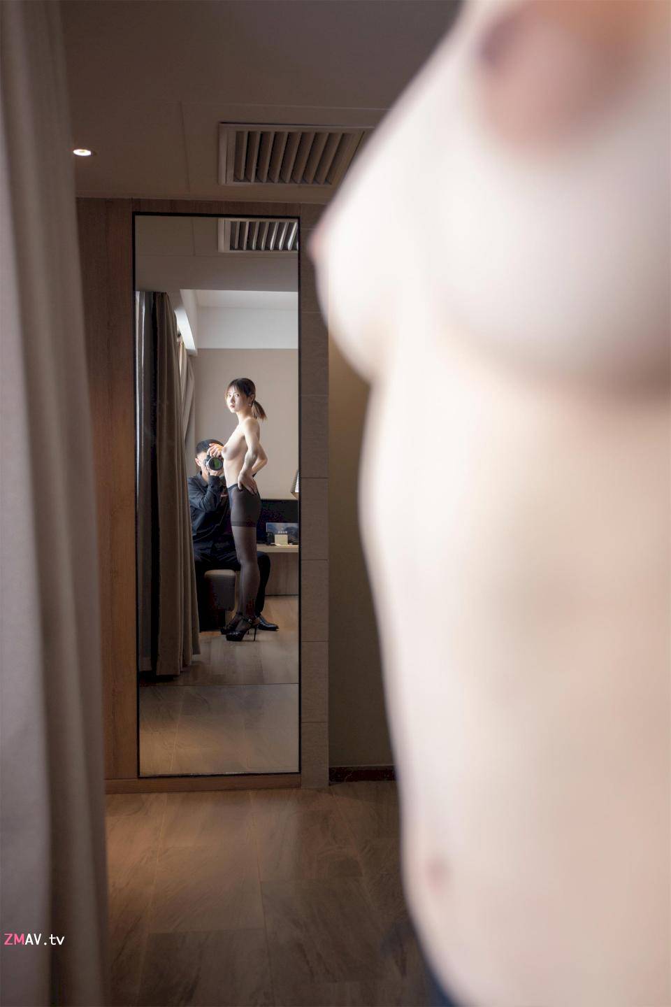 Such a beautiful model actually took a hardcode sex action photo album