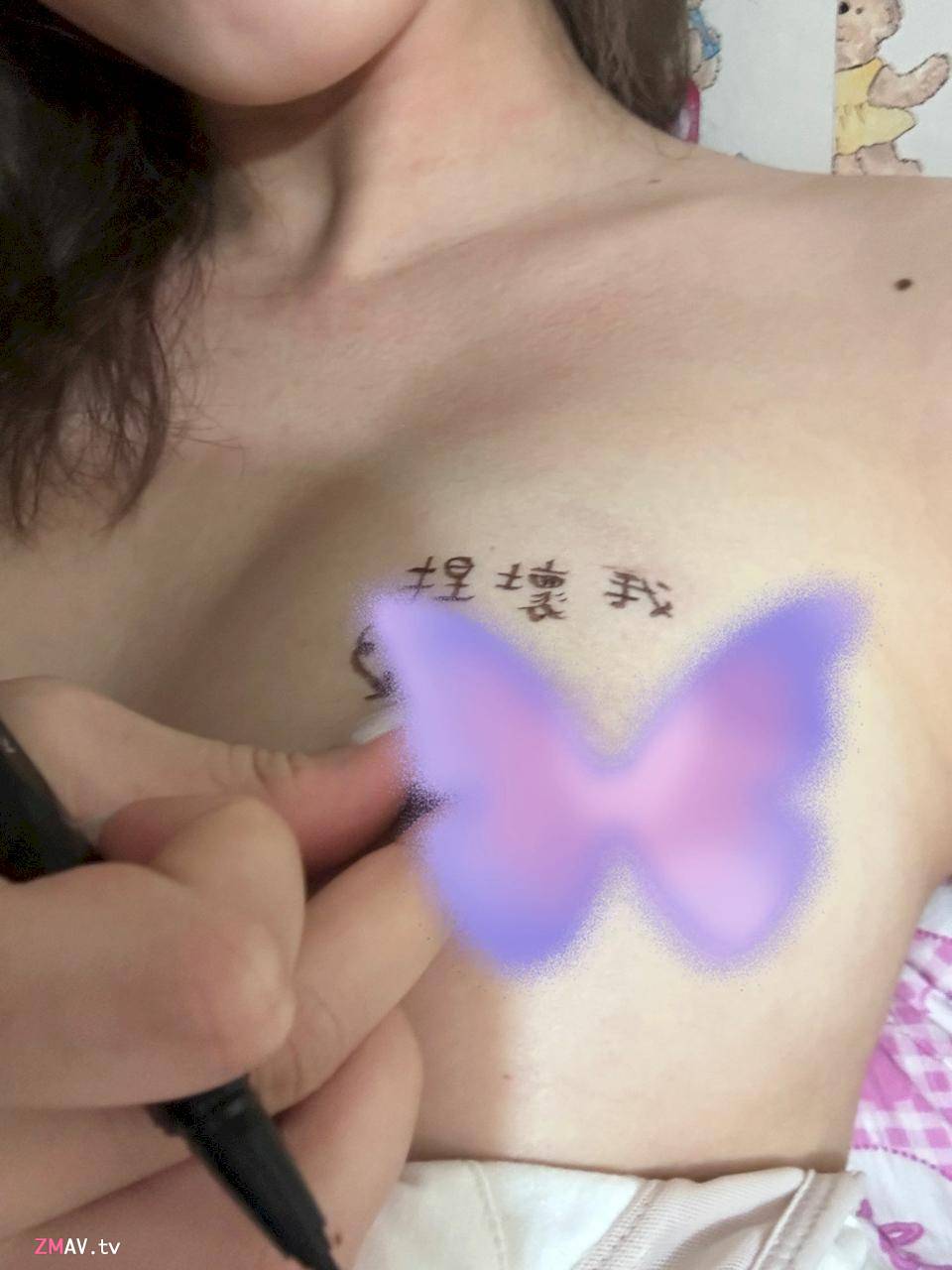 Pretty girl luoluo with seductive body curves masturbating in the changing room Pretty girl luoluo with seductive body curves masturbating in the changing room