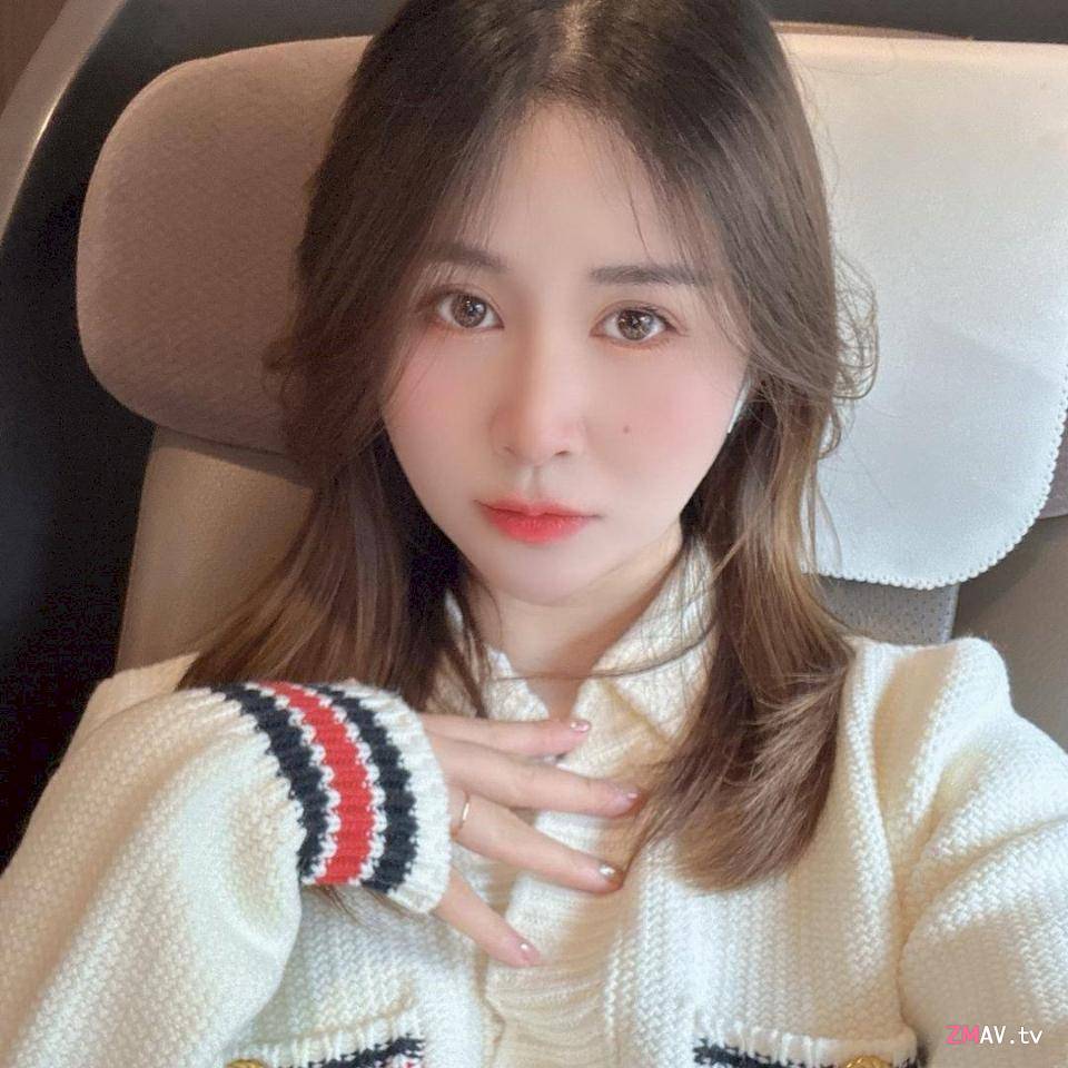 The pretty girl with rich boyfriend's selfie leaked