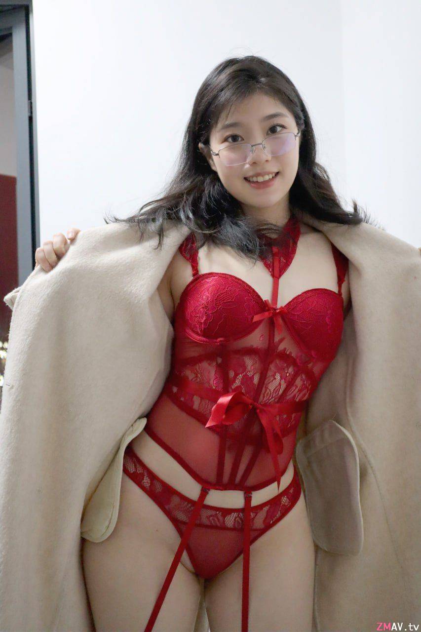 The beauty with nice pink pussy leaked by her green hat boyfriend