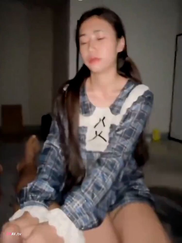 Tattooed girl with big pink areola, boyfriend enjoys rubbing her big tits