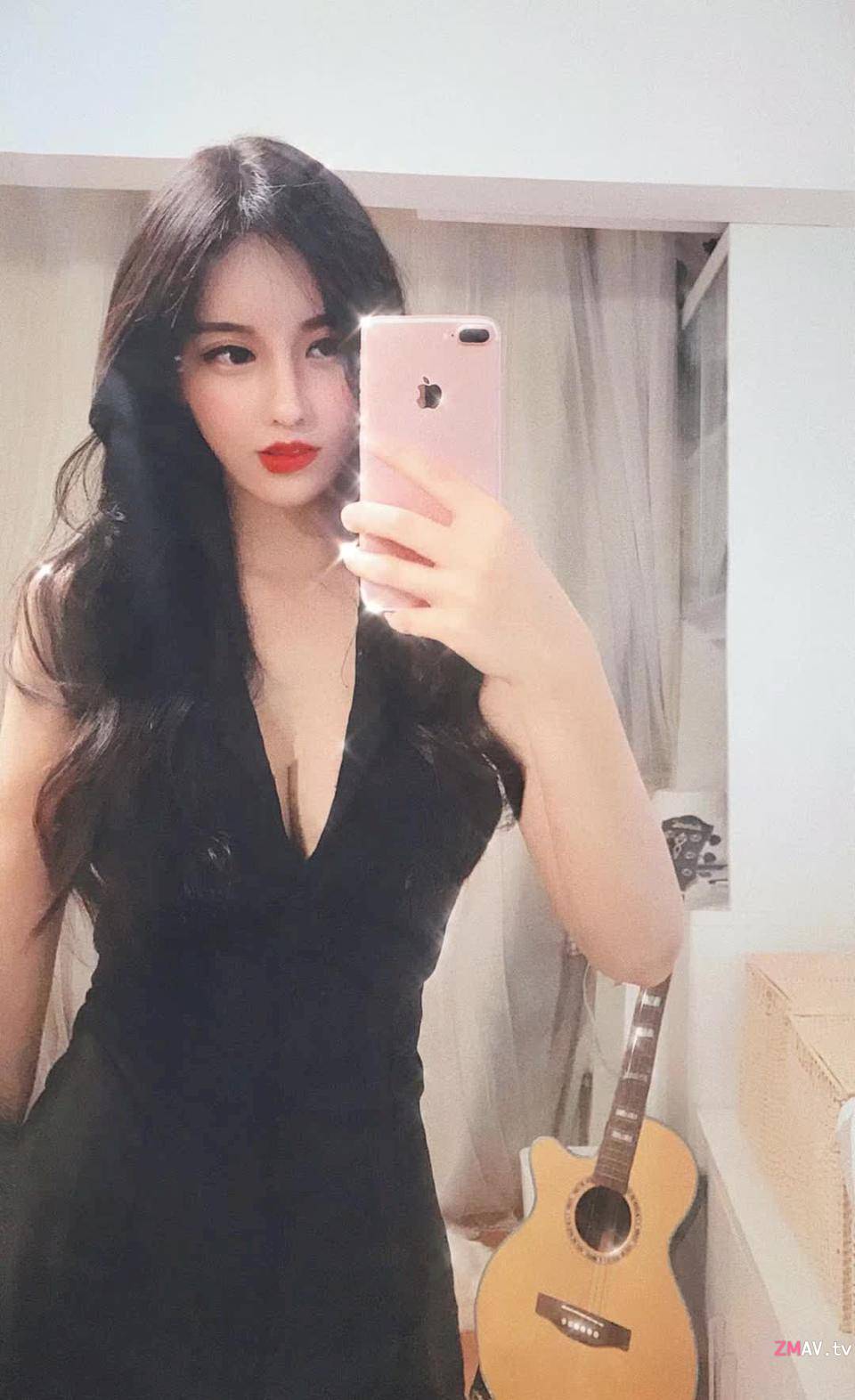 Xinglian streamer called apprentice goddess private nude livestream with the rich guy leaked