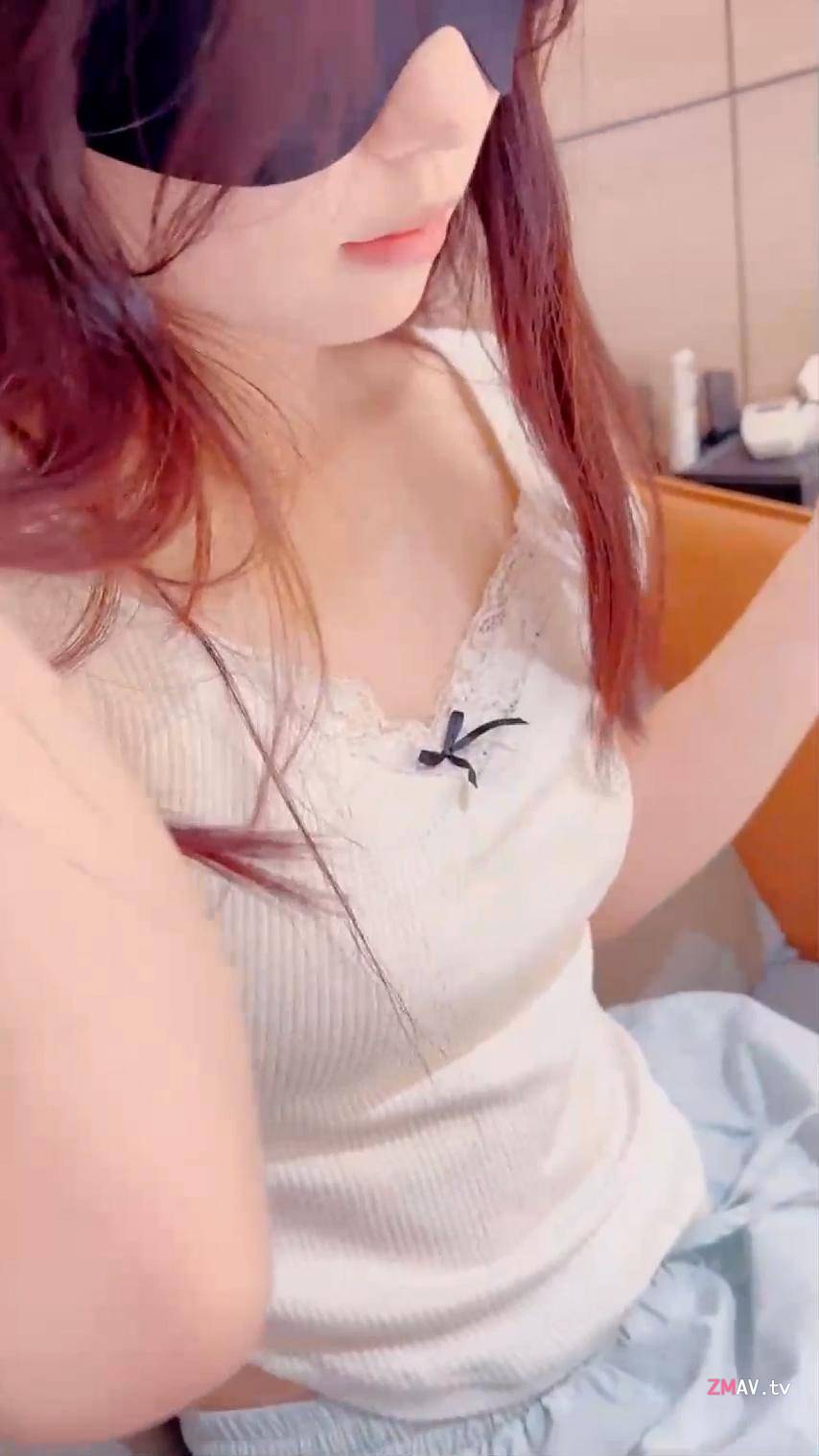 The innocent school girl agreed to blindfolded sex and allow video shooting.  He filmed like JAV style