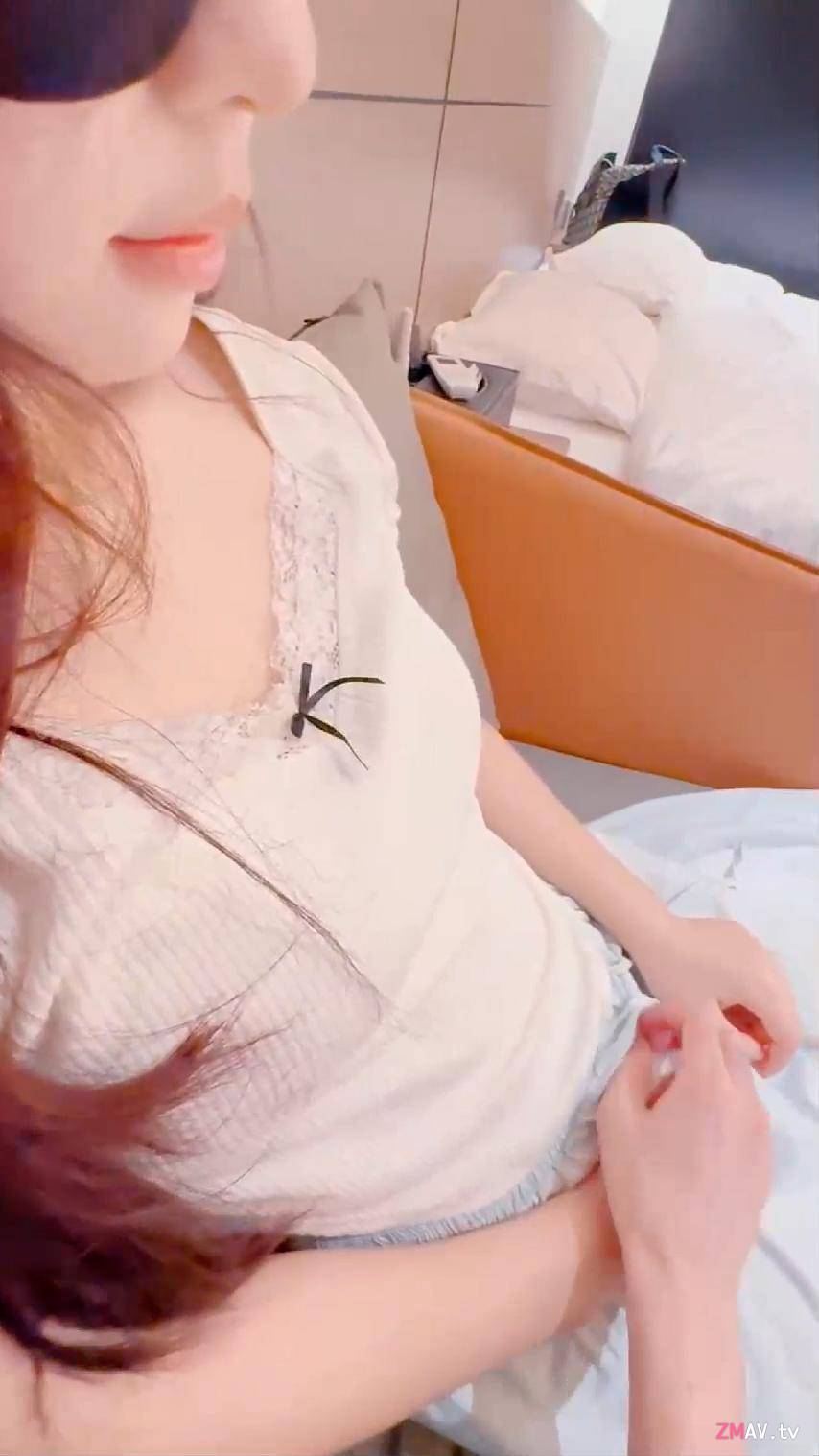 The innocent school girl agreed to blindfolded sex and allow video shooting.  He filmed like JAV style