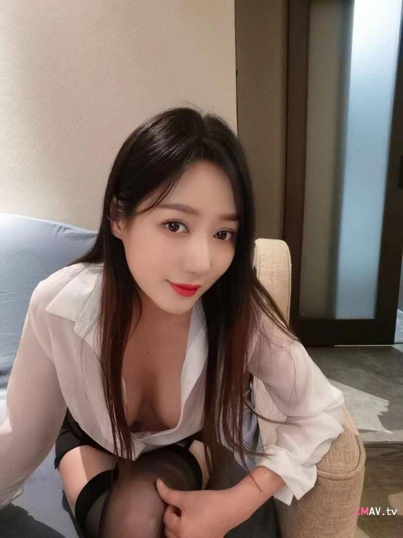 C-cup gentle sister [Bao Er] live streamer with perfect appearance, kept by the rich boss