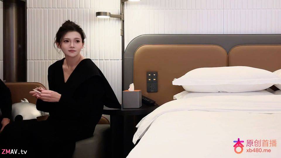 Xingba Tanhua Wang anquan returned to his first show with a tall girl and long legs