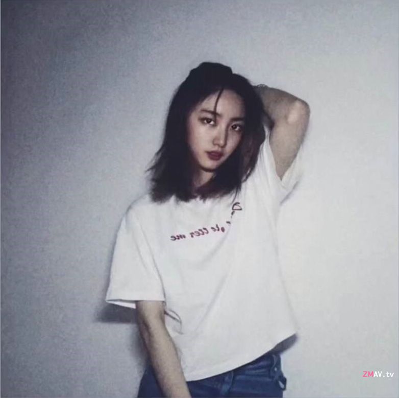 高颜气质美女与同居男友自拍性爱视频，吹箫后入性感美臀