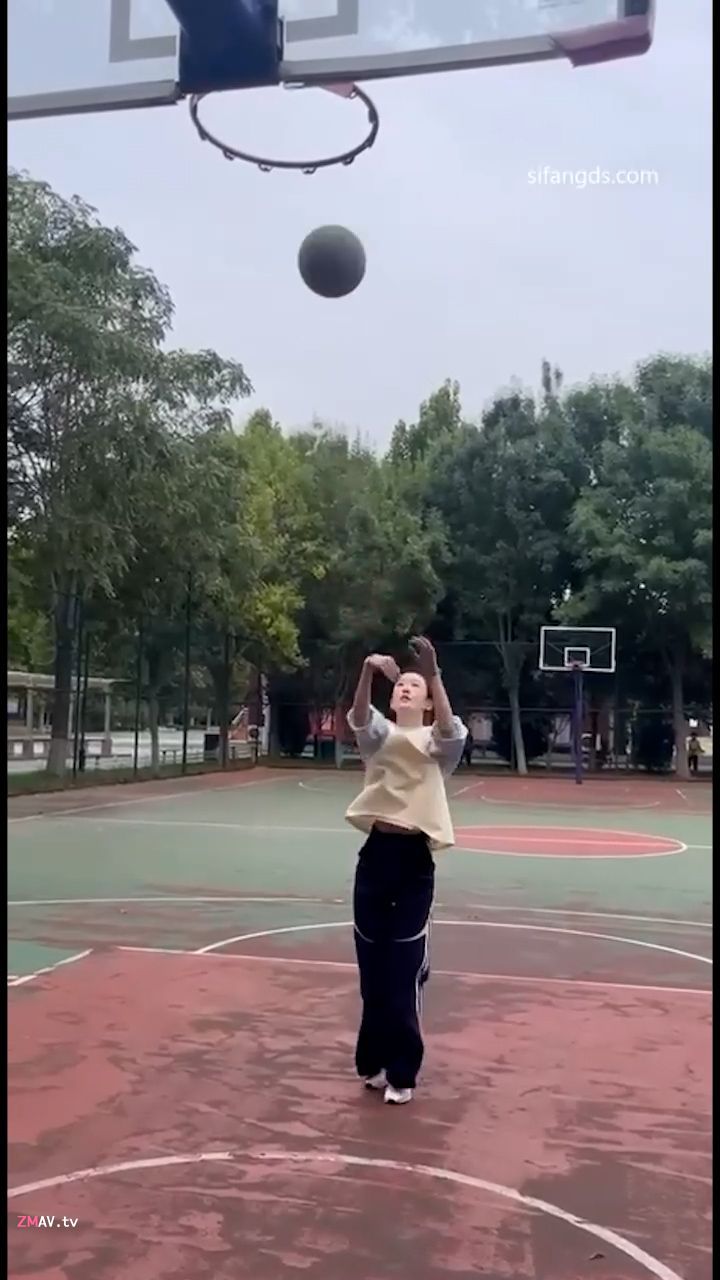 Met a pure-looking girl on the basketball court. Didn't expect that she would be so different in bed