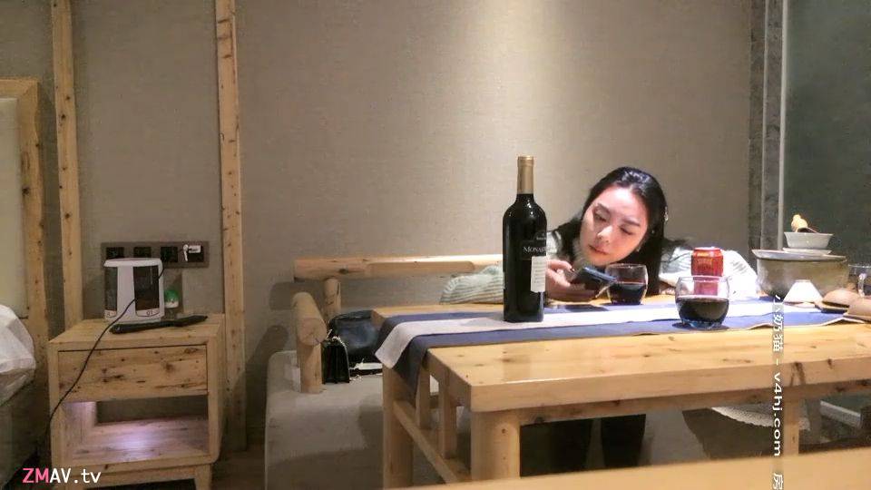 [Free sex dating master] Single-day live stream income of 500K gold coins, top-notch beautiful wine girl