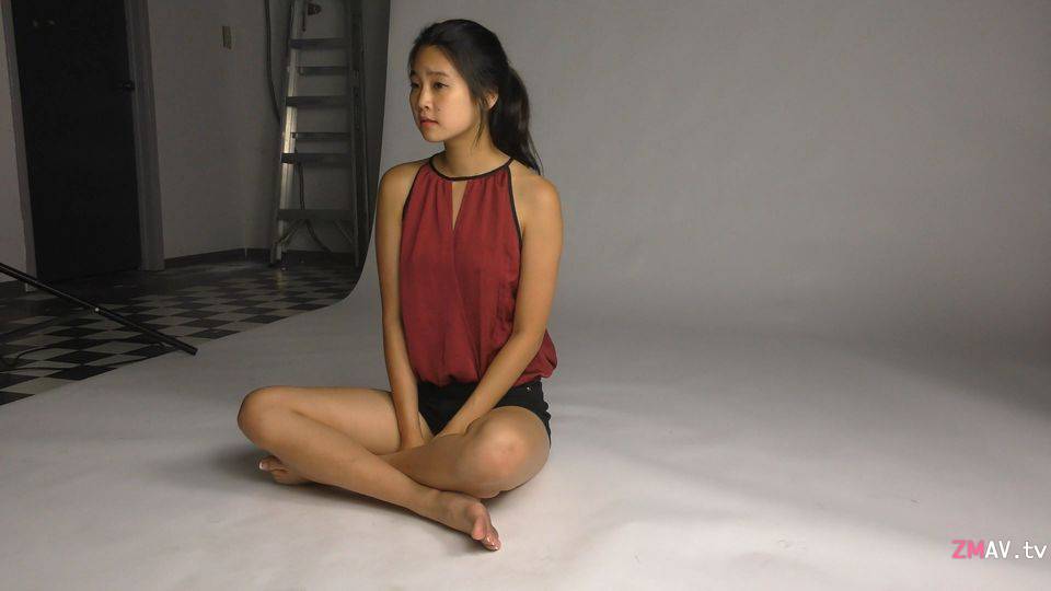 Sweet girl with nice curves, photo shoot scene