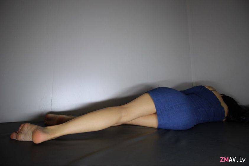 Hooking up in a small room