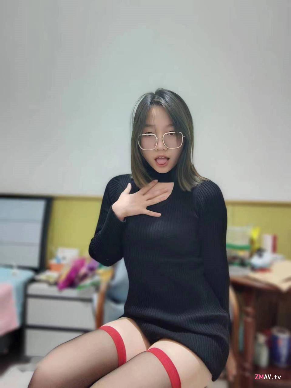 Jilin college student and her boyfriend's multi-camera selfie Jilin college student and her boyfriend's multi-camera selfie