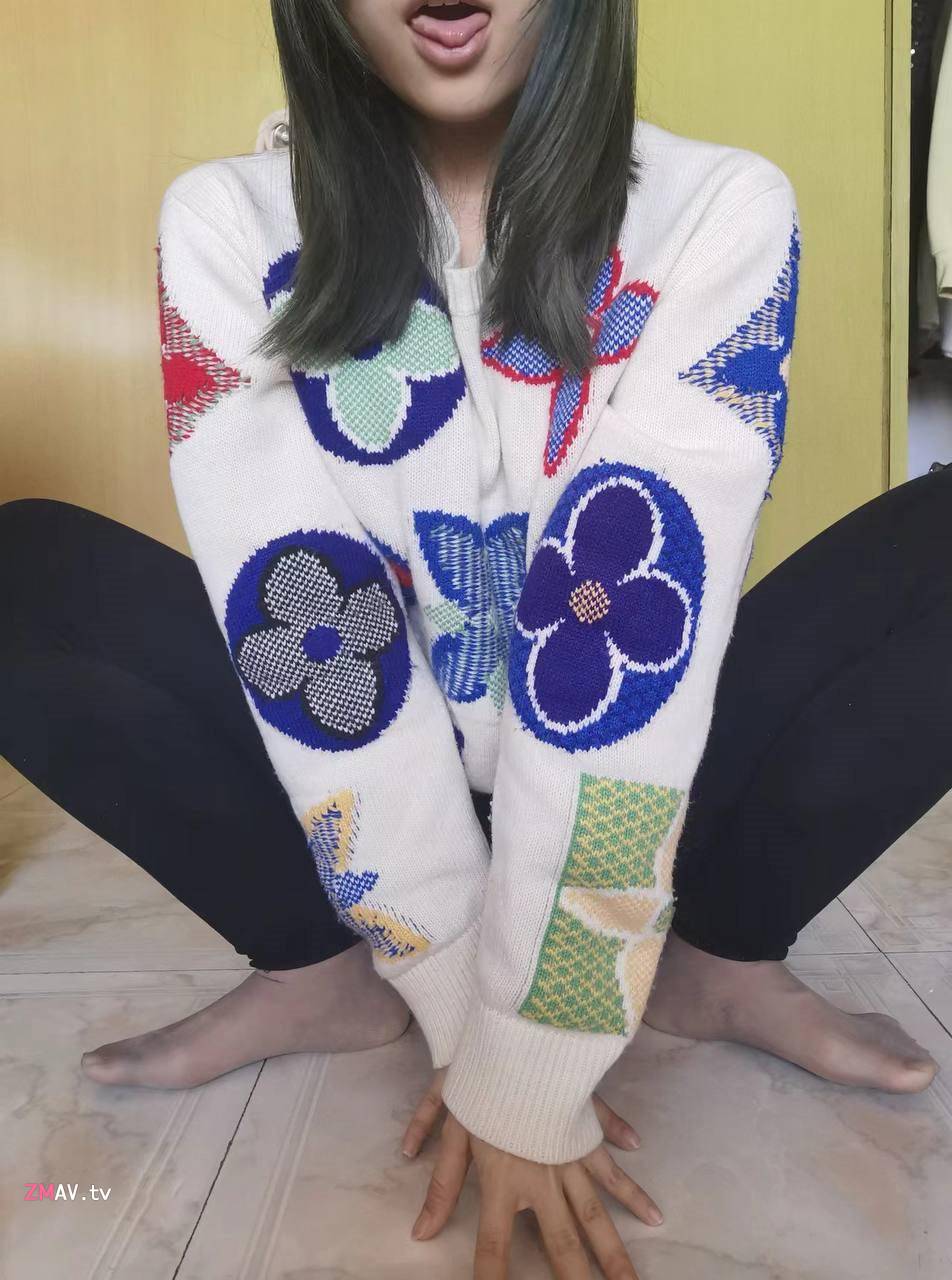 Jilin college student and her boyfriend's multi-camera selfie 
