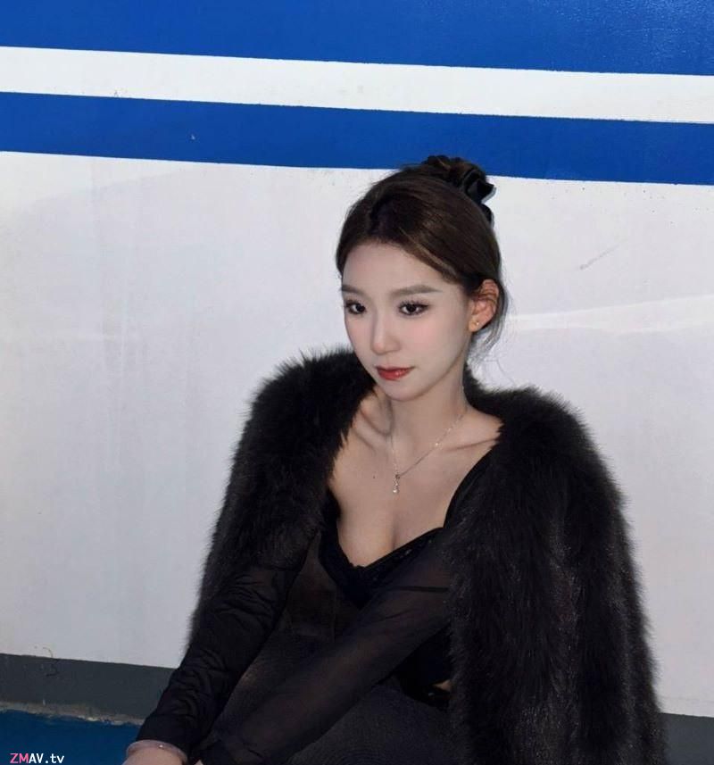 Beijing slut, 3 long-haired girls